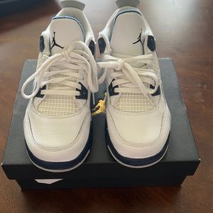 Jordan 4 retro size 3 youth, wore once in excellent condition